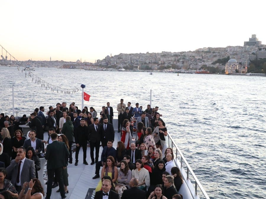A full group aboard the boat